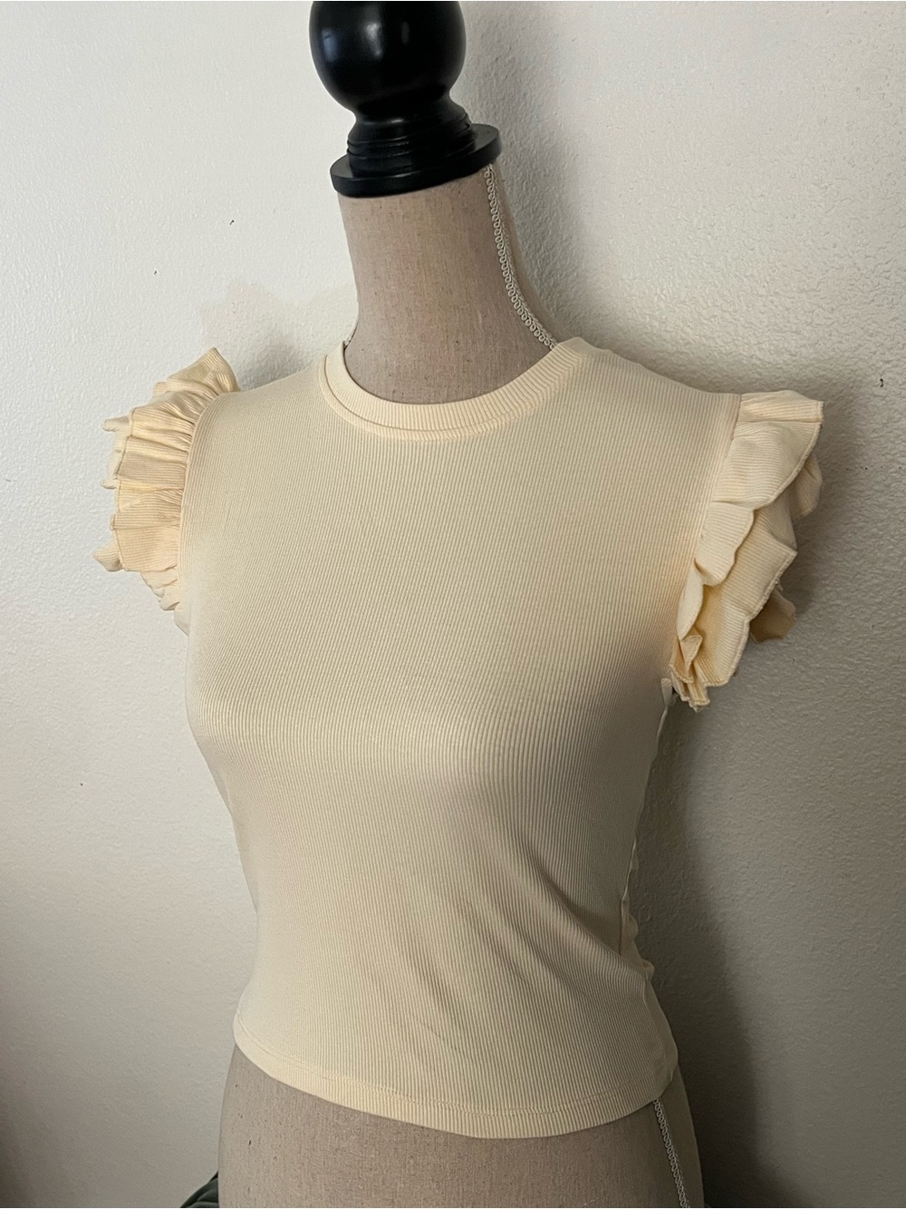 Zara Cream Ruffle Sleeve Ribbed Knit Top - Unbranded - Picture 2 of 6
